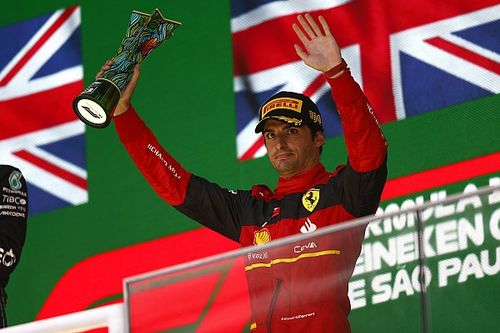 Sainz explica por qué no ayudó a Leclerc en Brasil