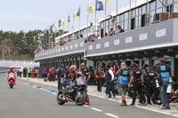 MotoGP pide a los pilotos que no calienten gomas haciendo 'eses' en el pitlane