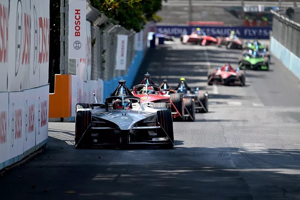 Mitch Evans, Jaguar Racing, Jaguar I-TYPE 6, Sacha Fenestraz, Nissan Formula E Team, Nissan e-4ORCE 04