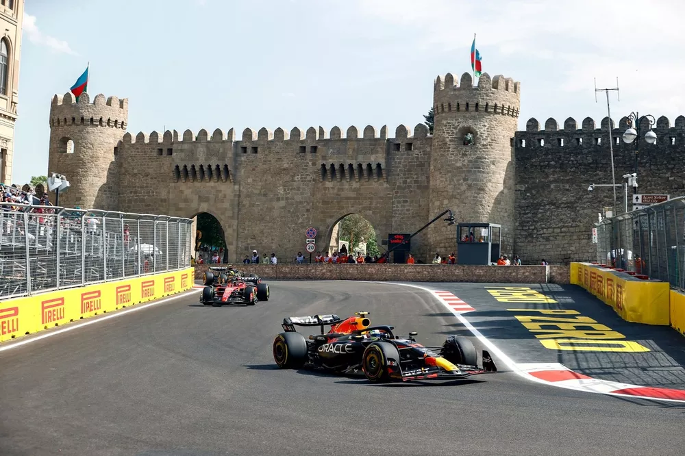 Sergio Perez, Red Bull Racing RB19, Carlos Sainz, Ferrari SF-23