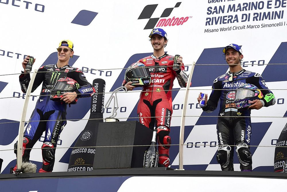Podio: ganador Francesco Bagnaia, Ducati Team, segundo lugar Fabio Quartararo, Yamaha Factory Racing, tercer lugar Enea Bastianini, Esponsorama Racing
