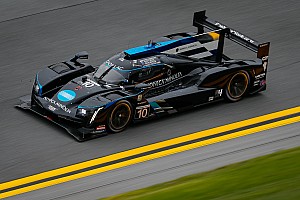 Cadillac, Mazda, Porsche y BMW pelean victoria en recta final