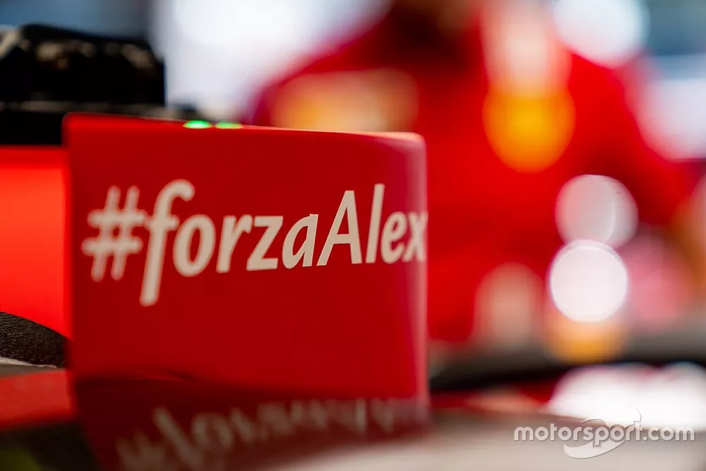 Un message de soutien &agrave; Alex Zanardi sur une Ferrari SF1000