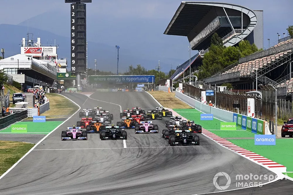 Lewis Hamilton, Mercedes F1 W11 EQ Performance, Valtteri Bottas, Mercedes F1 W11 EQ Performance, Max Verstappen, Red Bull Racing RB16, Lance Stroll, Racing Point RP20, Sergio Perez, Racing Point RP20, the rest of the field at the start