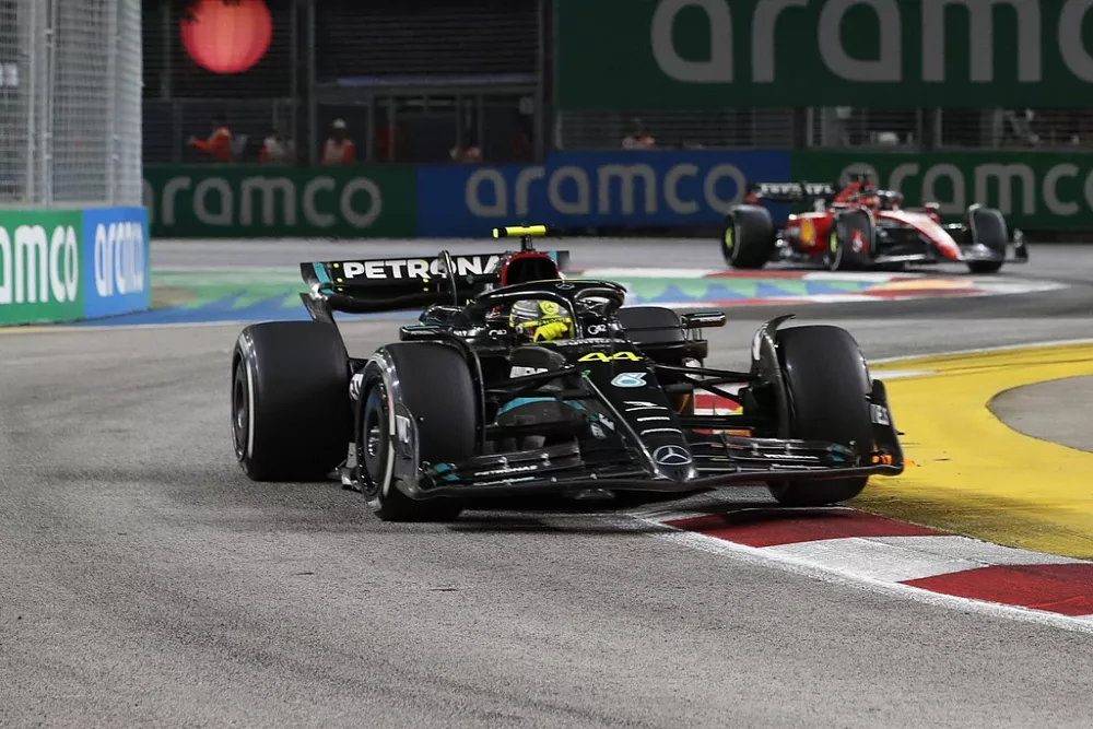 Lewis Hamilton, Mercedes F1 W14, Charles Leclerc, Ferrari SF-23