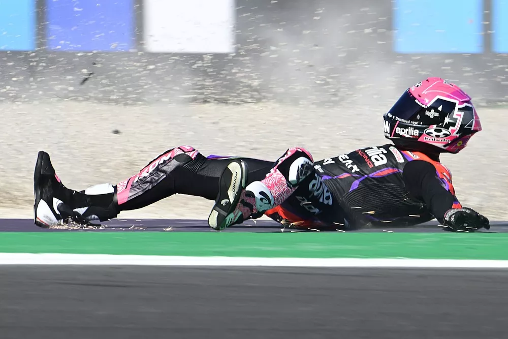 Ca&iacute;da de Aleix Espargar&oacute;, Aprilia Racing Team 