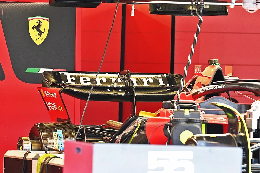Ferrari SF-23 detalle del aler&oacute;n trasero