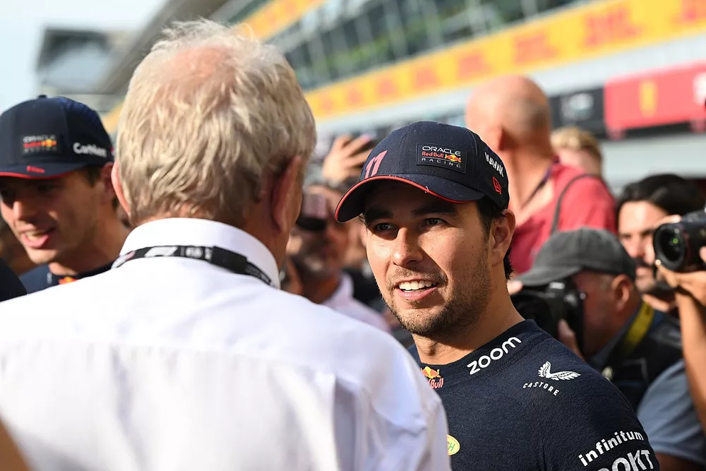 Helmut Marko, Consultor, Red Bull Racing, Sergio Pérez, Red Bull Racing, 2ª posición, charla tras la carrera