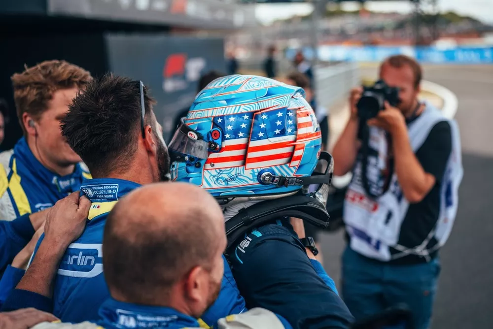 Ganador de la carrera Logan Sargeant, Carlin
