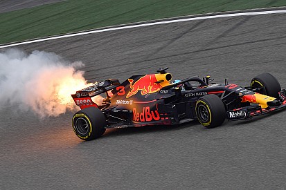Галерея: сезон Red Bull з тягарем під капотом