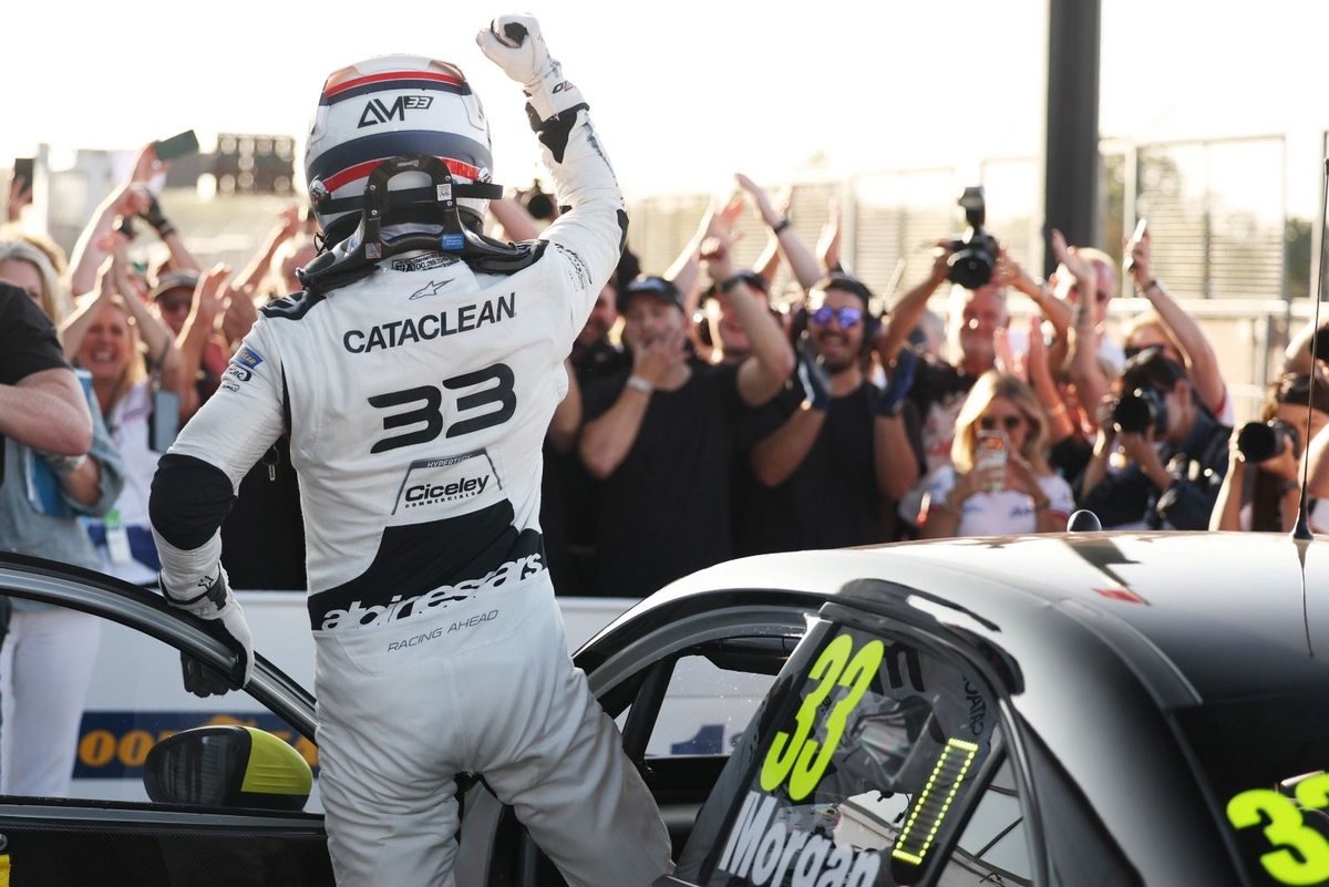 BTCC Donington Park: Morgan doubles up with dominant victory