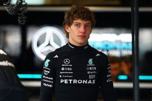 VÍDEO F1: Verstappen conforta Antonelli após pedido de desculpas do italiano em Abu Dhabi