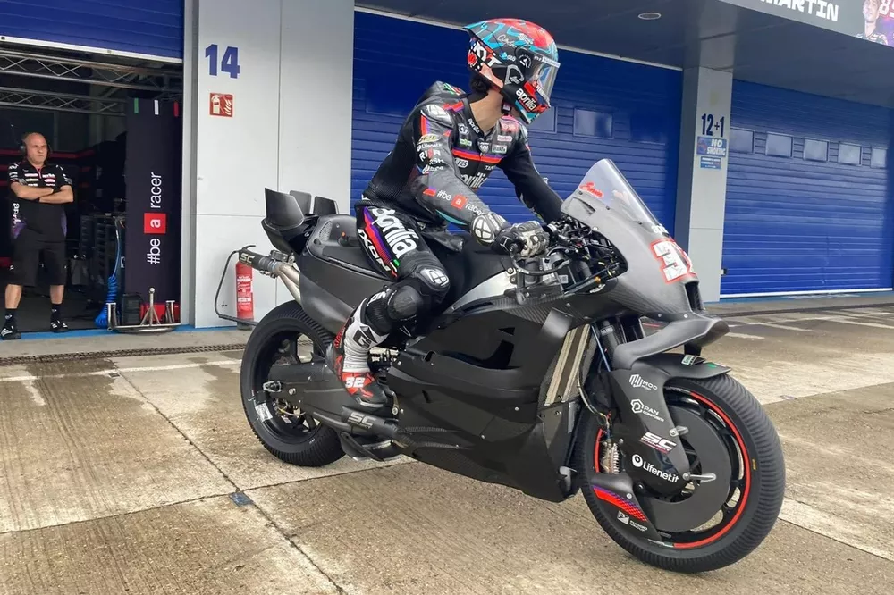 Aprilia RS-GP 27