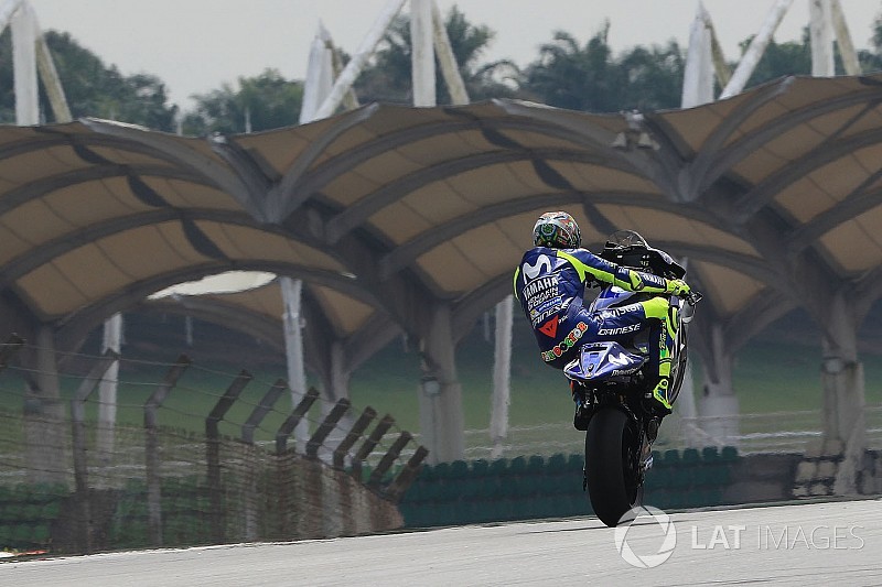 Valentino Rossi ve muy bien a su Yamaha