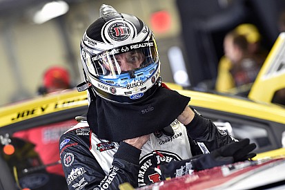 Kevin Harvick edges Hamlin for Richmond Cup pole