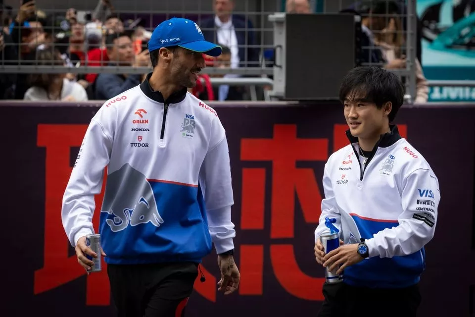 Daniel Ricciardo, Visa Cash App RB F1 Team, Yuki Tsunoda, Visa Cash App RB F1 Team, tijdens de rijderspresentatie