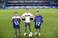 Vi&ntilde;ales y Crutchlow visitan al Chelsea