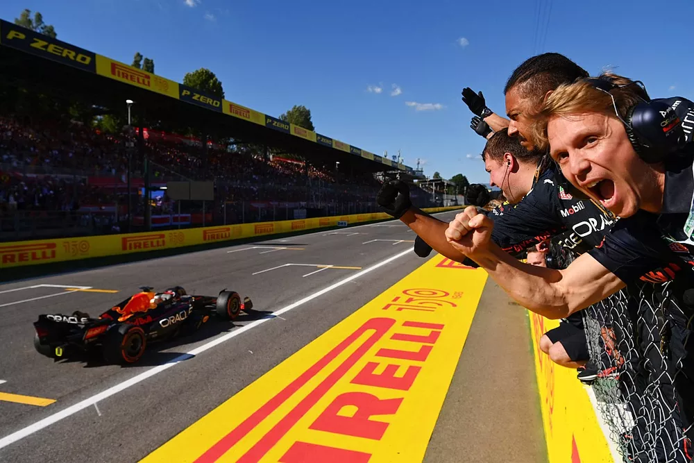 Race winner Max Verstappen, Red Bull Racing RB18