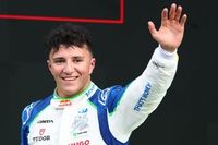 Hadjar reacciona con emoci&oacute;n a su "irreal" primer podio en la F1