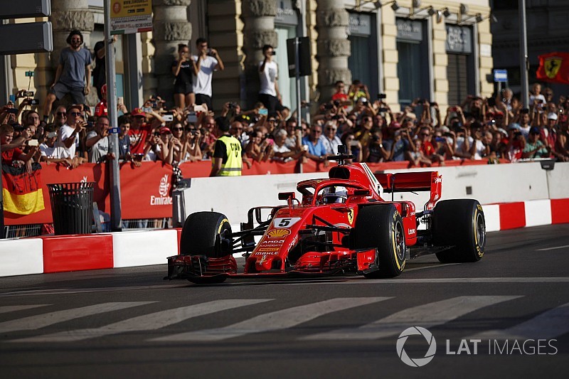 Momen memalukan Vettel di Milan F1 Festival