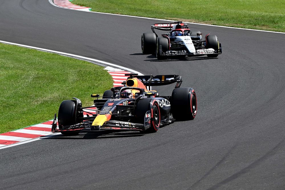 Max Verstappen, Red Bull Racing RB19, Liam Lawson, AlphaTauri AT04