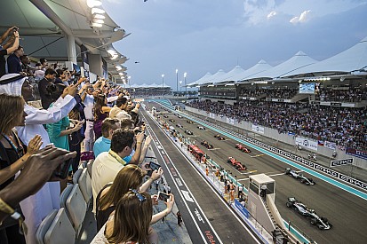VÍDEO: Compositor rege tema da F1 com orquestra ao vivo