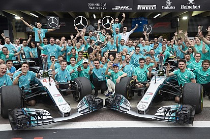 Hamilton wil momentum Mercedes meenemen naar 2019
