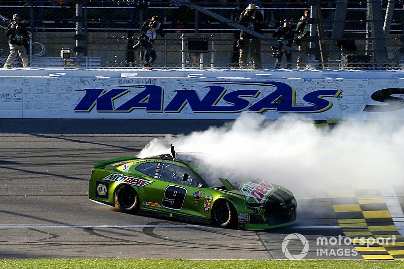 NASCAR: Chase Elliott gewinnt Kansas -