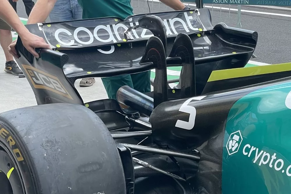 Aler&oacute;n trasero del Aston Martin AMR22