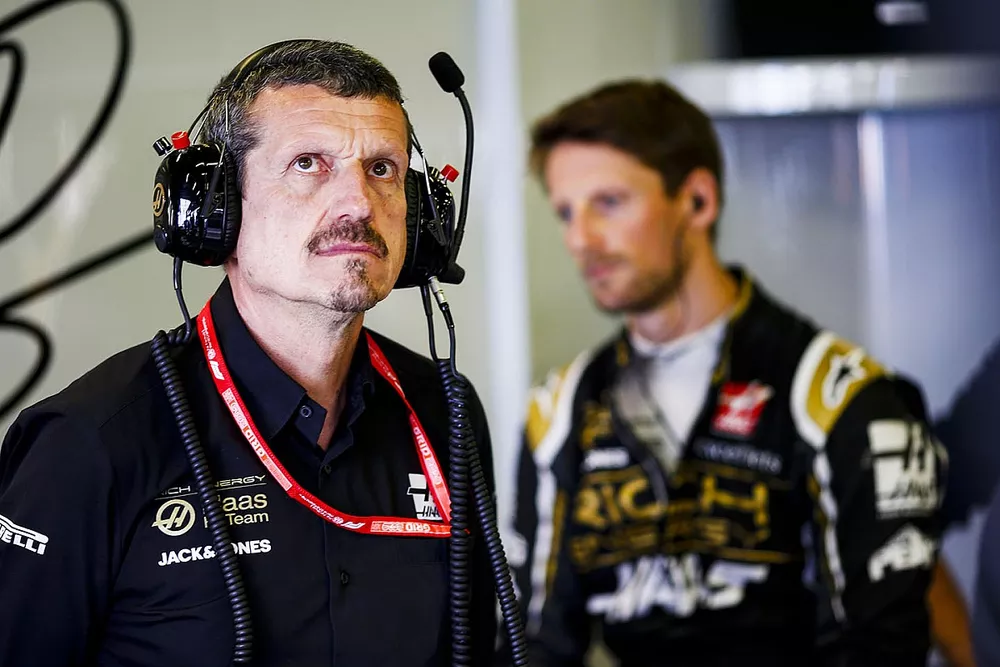 Guenther Steiner, director del equipo, Haas F1, y Romain Grosjean, Haas F1