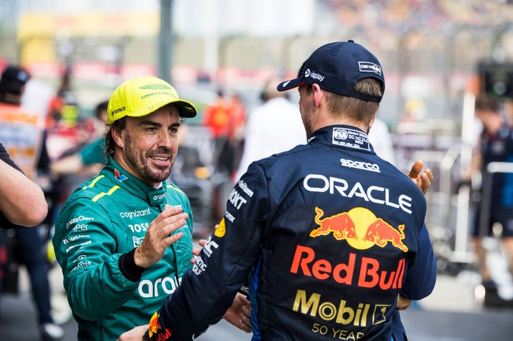 Pole Man Max Verstappen, Red Bull Racing, y Fernando Alonso, Aston Martin F1 Team