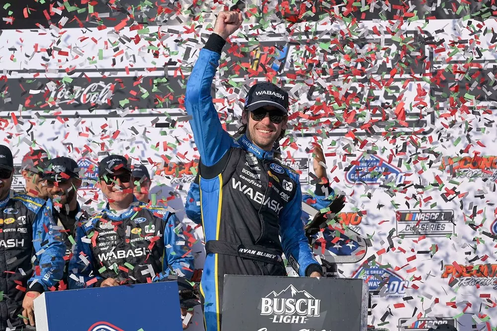 El ganador Ryan Blaney, Team Penske, Wabash Ford Mustang