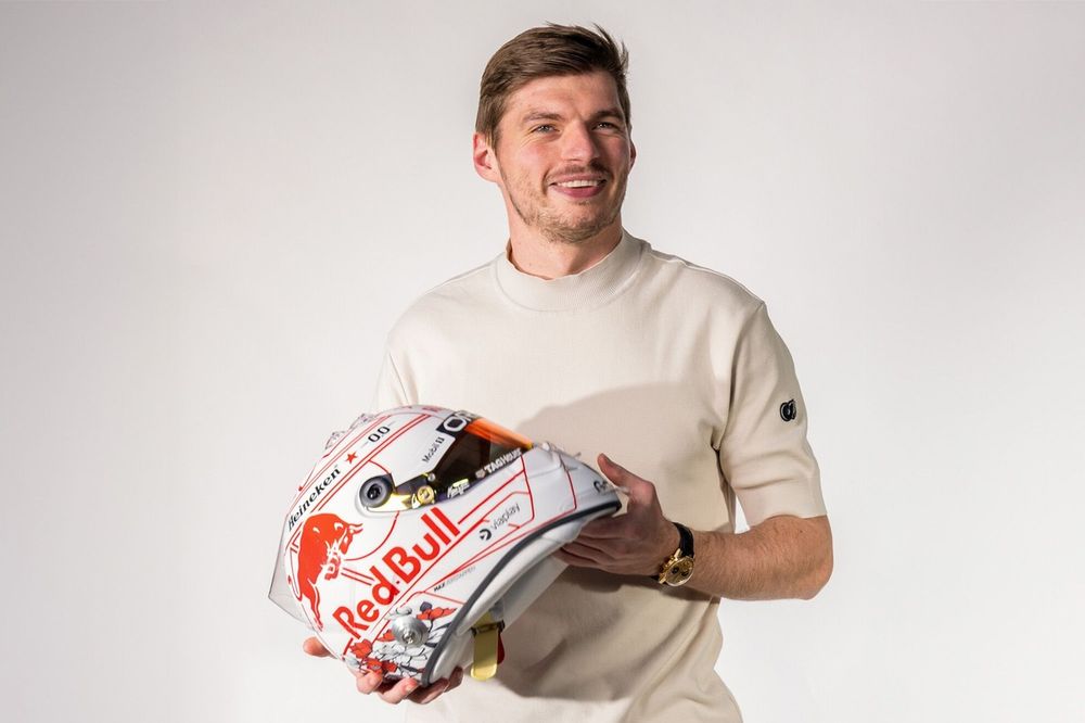 【1/2 ヘルメット】F1 M.フェルスタッペン(レッドブル) 今年は桜の花が咲き誇る。マックス・フェルスタッペン、F1日本GP