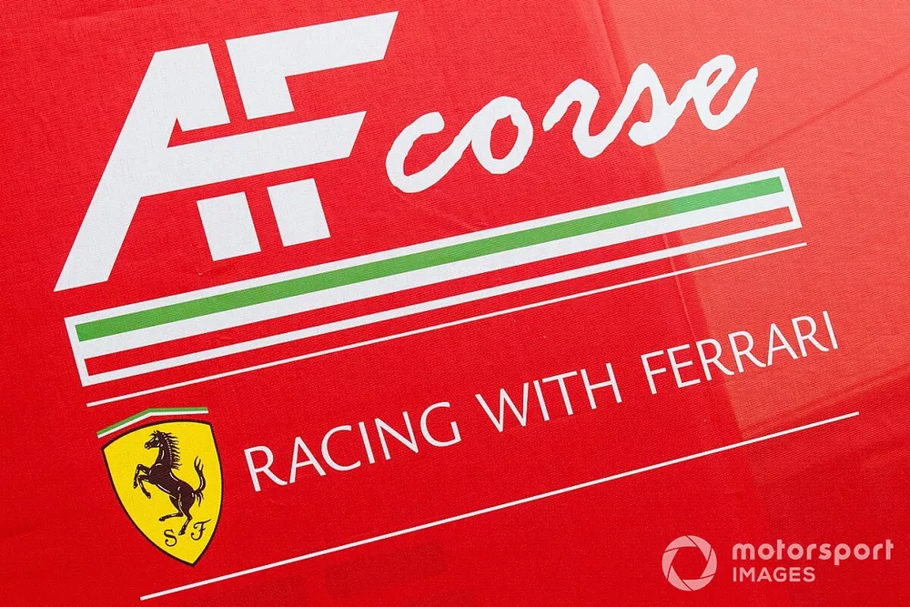 Zone paddock et logo de AF Corse