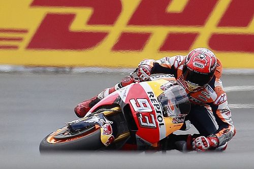 Schwantz: "M&aacute;rquez tiene que reducir riesgos o un d&iacute;a se lesionar&aacute;"