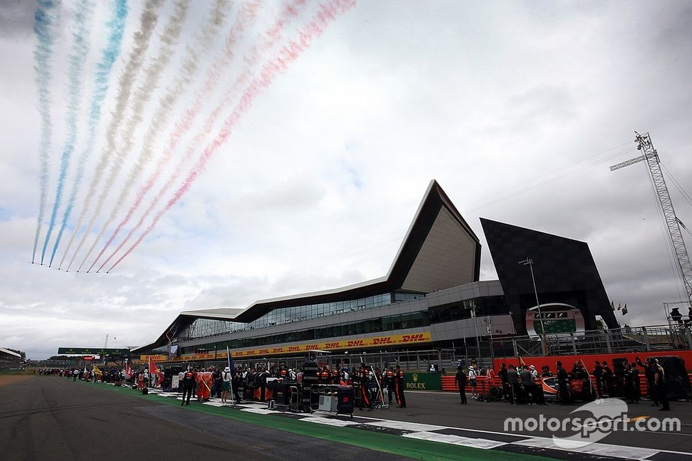 Los Red Arrows sobrevuelan Silverstone