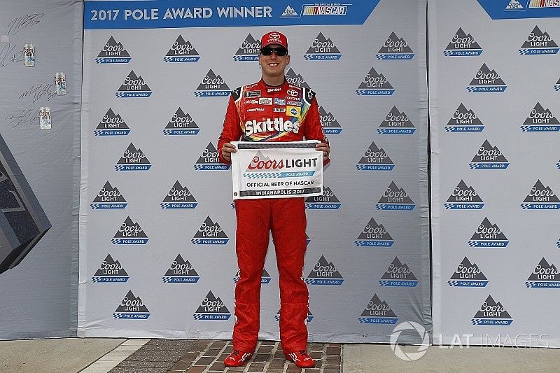 Ganador de la pole Kyle Busch, Joe Gibbs Racing Toyota