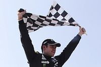 Rovelo gana fecha inaugural de NASCAR México