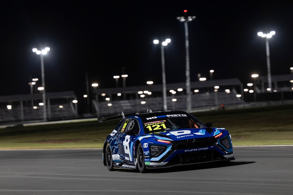 Stock Car: Felipe Baptista ultrapassa Massa e triunfa na chuvosa sprint de Cuiabá