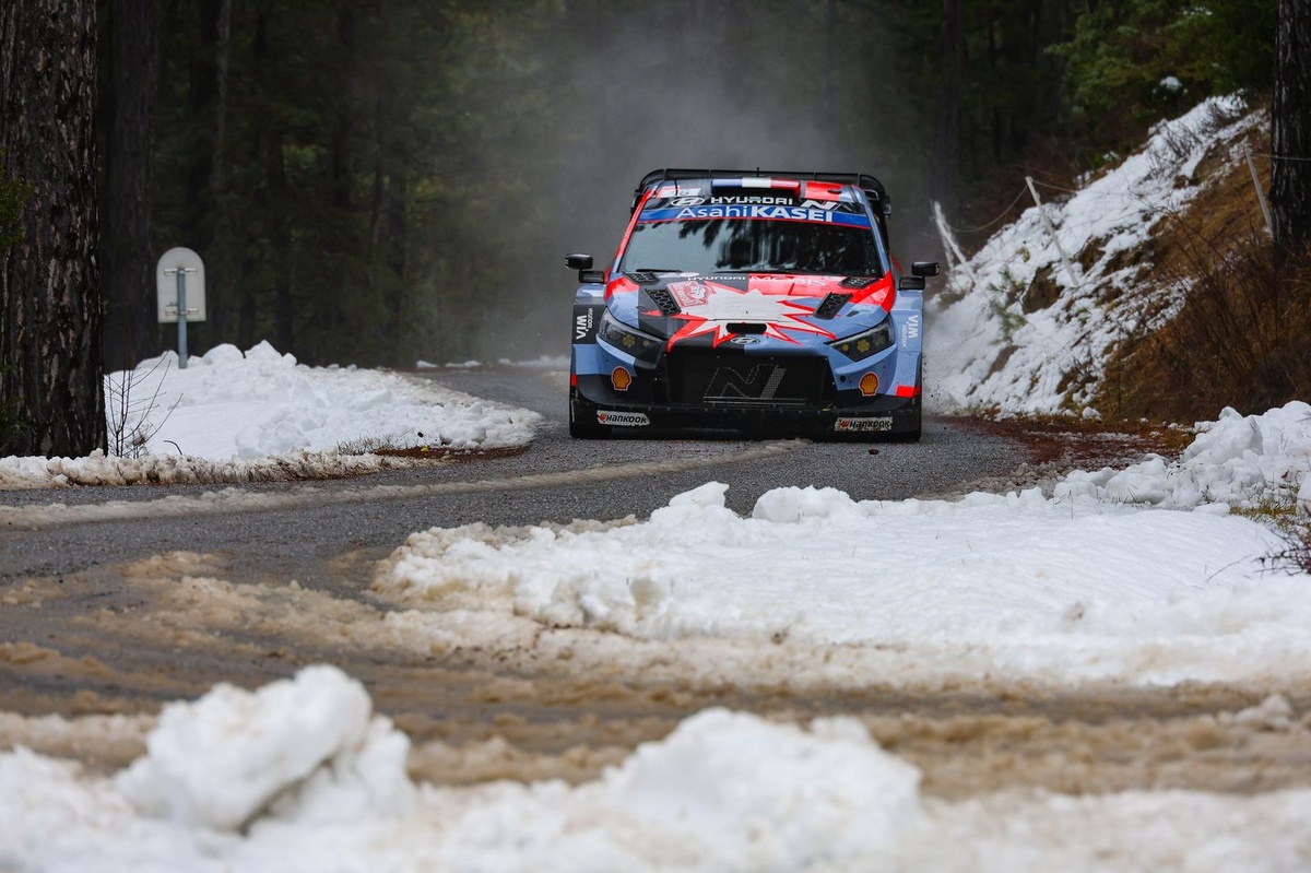 Fourmaux najszybszy na torze