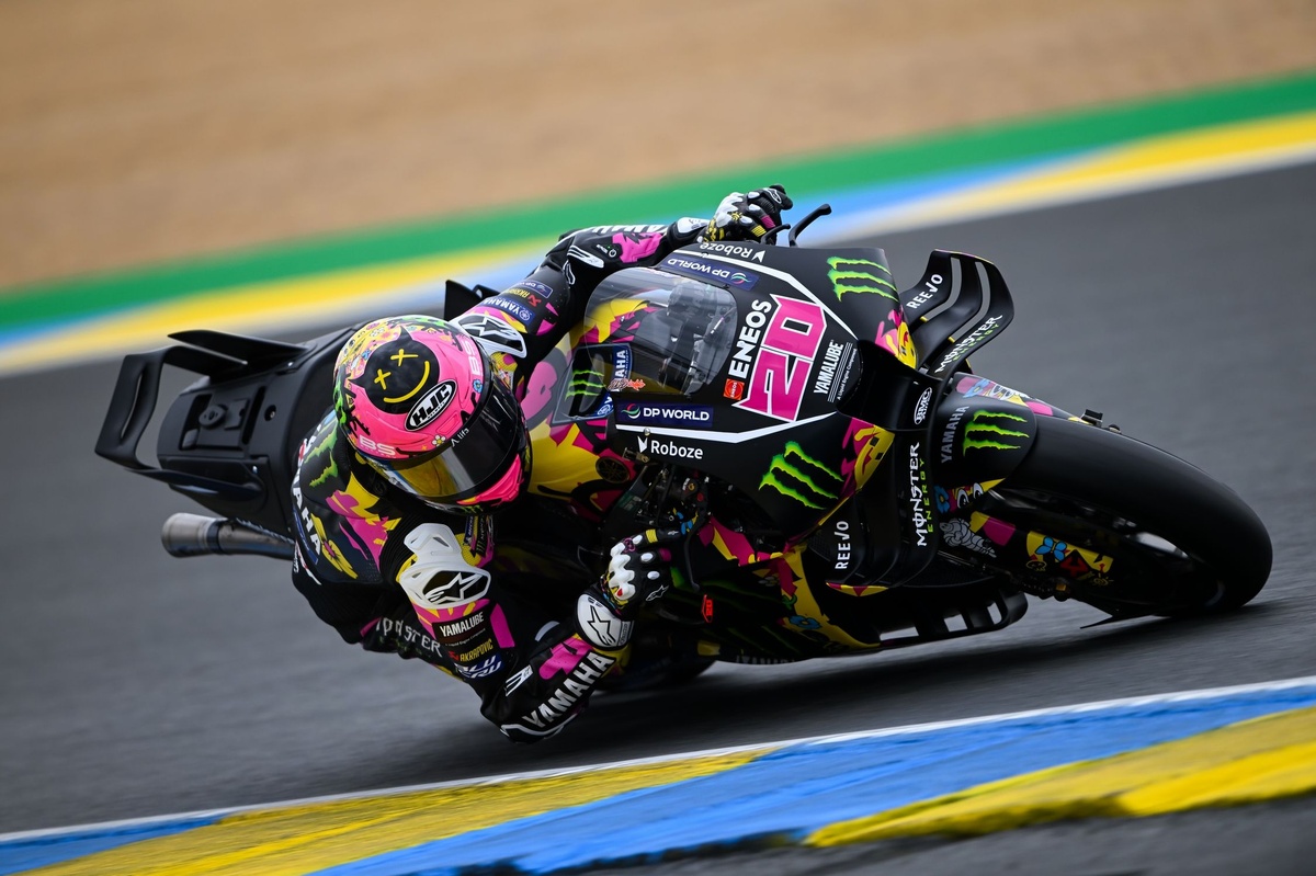 MotoGP ヤマハ クアルタラロ他　直筆サイン入りフラッグ クアルタラロ、母国フランスで今期ベストの6位！ 好調の鍵は”旧型戻し