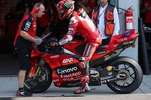 Bagnaia nie umie hamować?