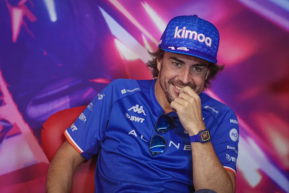 Fernando Alonso, del equipo Alpine F1, en la rueda de prensa