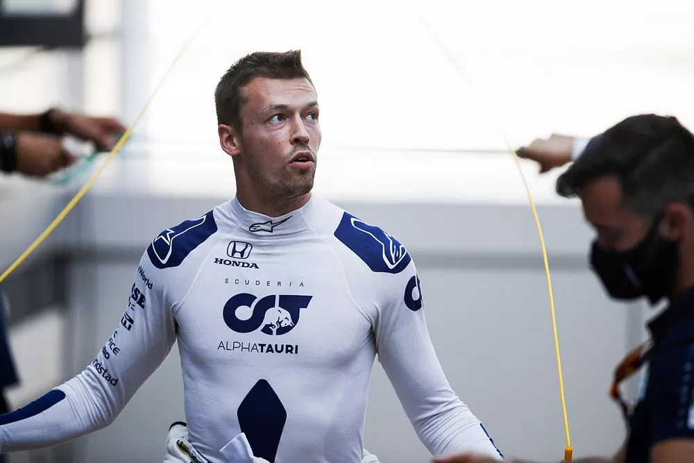 Daniil Kvyat, AlphaTauri warms up