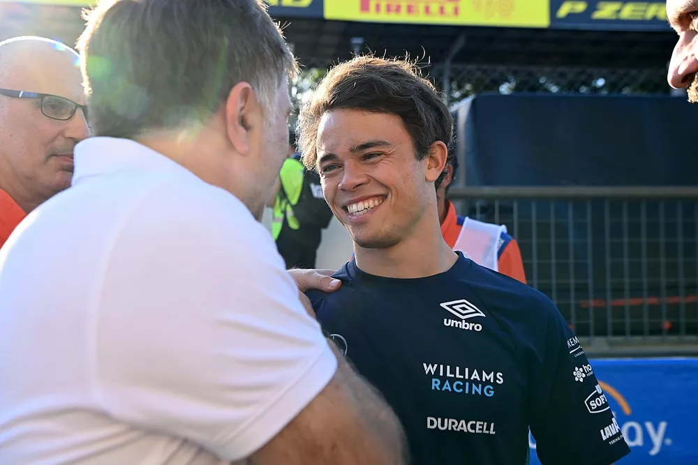 Jost Capito, CEO, Williams Racing, Nyck de Vries, Williams Racing, celebrate after the latter secures points on his F1 race debut