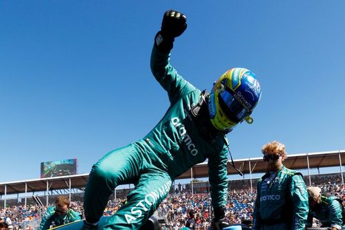 Alonso ve a Aston Martin aún a "dos o tres décimas" de McLaren y Mercedes