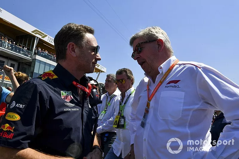 Christian Horner, Team Principal, Red Bull Racing e Ross Brawn, Managing Director di Motorsports, FOM sulla griglia