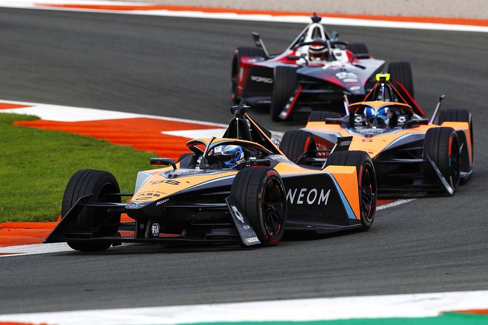 Ren&eacute; Rast, Equipo NEOM McLaren de F&oacute;rmula E, Nissan e-4ORCE 04, Jake Hughes, McLaren