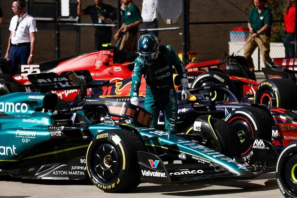 Lance Stroll, Aston Martin F1 Team, dans le parc ferm&eacute;
