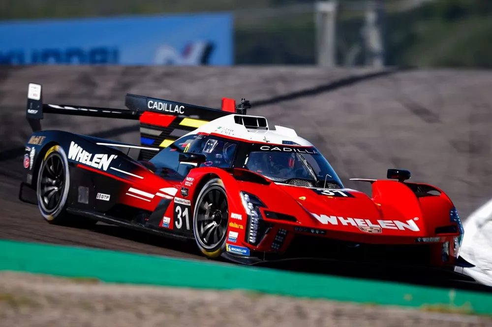 #31 Action Express Racing Cadillac V-Series.R: Pipo Derani, Jack Aitken